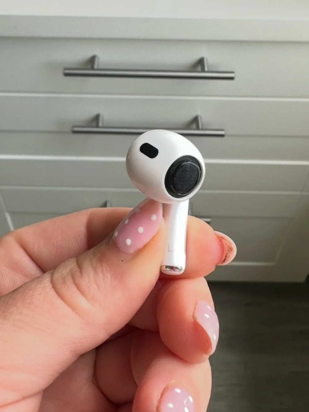 Apple AirPod Pro 2 + Charging Case with Extra Tips
